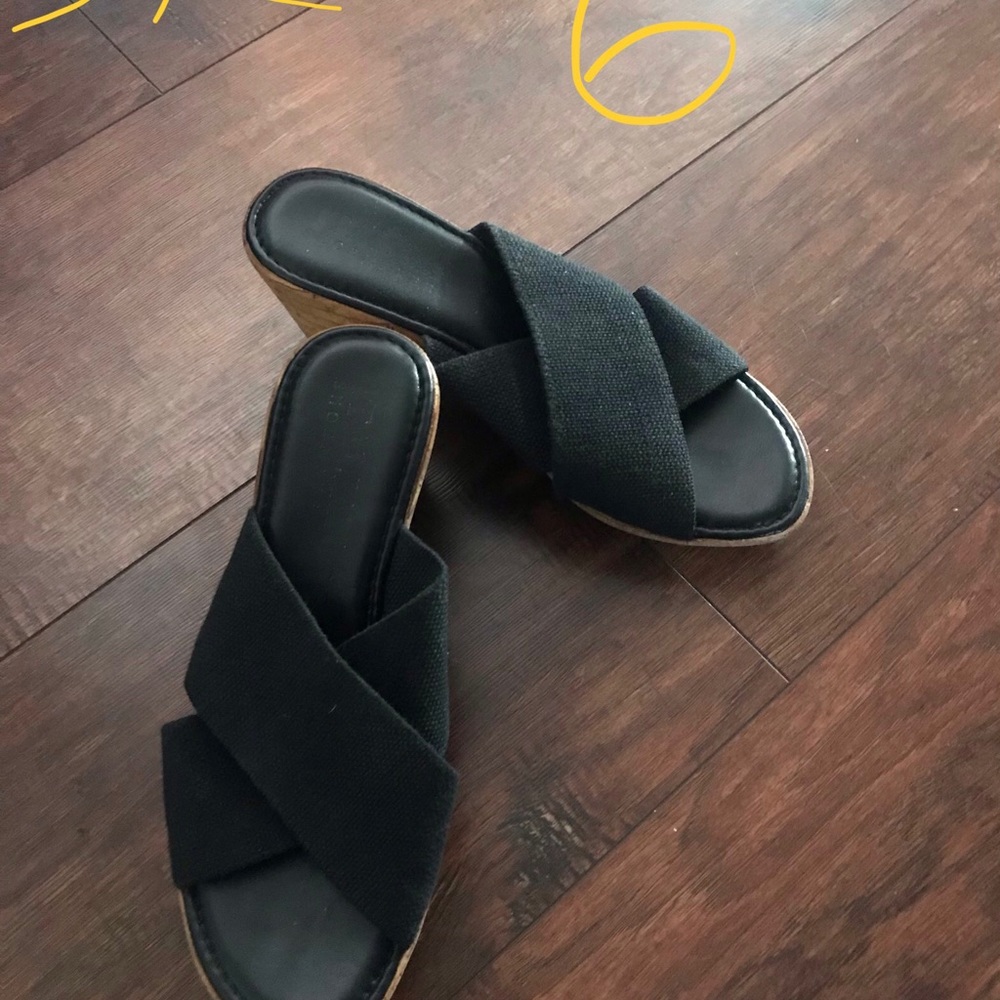 Shoes - Picture 3 of 8